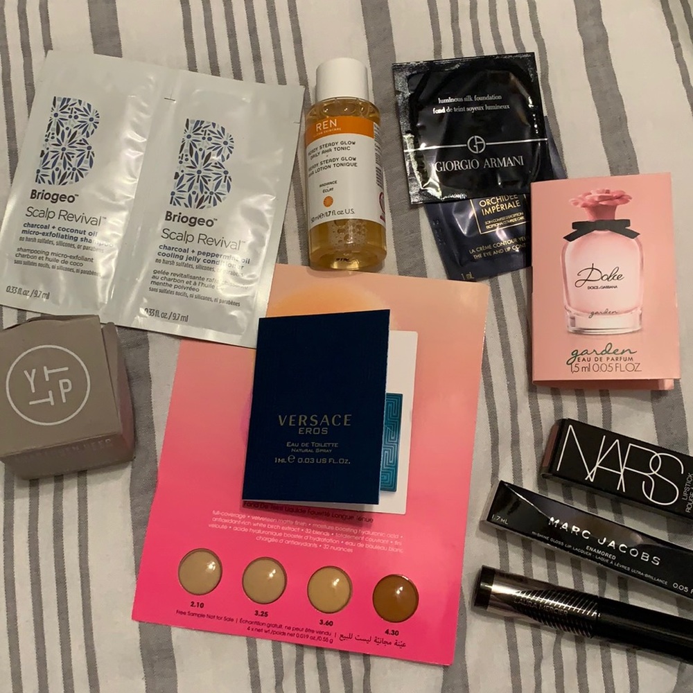 Travel size makeup and skincare Nars, Marc Jacobs